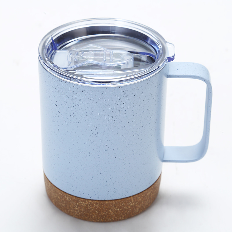 La taza más nueva con base de corcho y asa